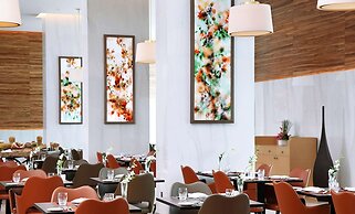 Grand Cosmopolitan Hotel