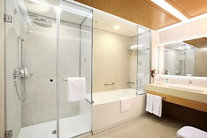 Grand Cosmopolitan Hotel