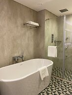 Grand Cosmopolitan Hotel