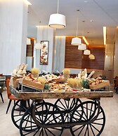 Grand Cosmopolitan Hotel