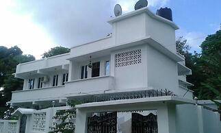 Sharook Lodge - Hostel