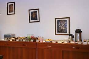 Capac Hotel II