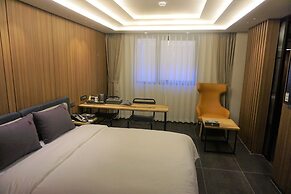 Yeoubi Hotel
