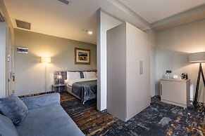 Brosse Garden Hotel