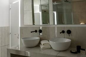 Acropolis Grand Apartment