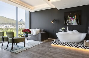 O' Two Hotel