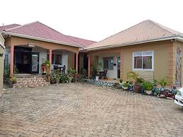 Trinity Motel Entebbe