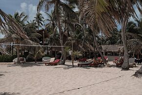 Nílu Isla Mujeres by Selina