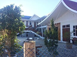 The Lodge Ngwe Taung
