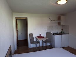 Apartments B & B27
