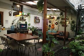 Semeru Hostel Malang - Adults Only