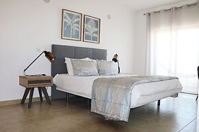 3-bedroom Apartment With Pool, Gym & Jacuzzi