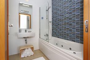 3-bedroom Apartment With Pool, Gym & Jacuzzi