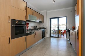 3-bedroom Apartment With Pool, Gym & Jacuzzi