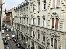 Paulay Central Top Suite