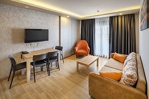 Golden World Suite Hotel