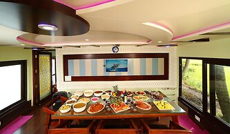Best Kerala Houseboat