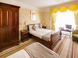 OYO Lamphey Hall