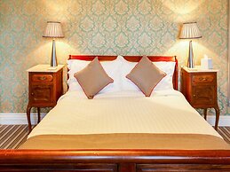 OYO Lamphey Hall
