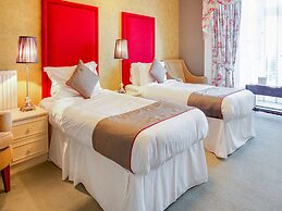 OYO Lamphey Hall