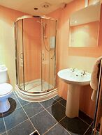 OYO Lamphey Hall