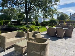 OYO Lamphey Hall