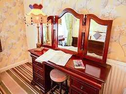 OYO Lamphey Hall