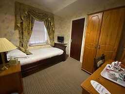 OYO Lamphey Hall