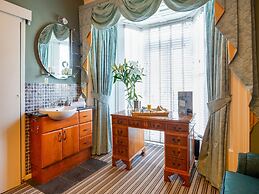 OYO Lamphey Hall