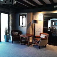 OYO Lamphey Hall