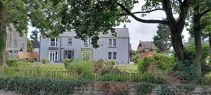 OYO Lamphey Hall