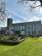 OYO Lamphey Hall