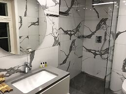 Meltzer Apartments