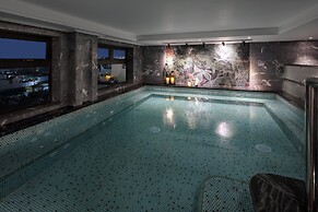 Peridot Grand Luxury Boutique Hotel