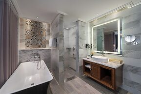 Peridot Grand Luxury Boutique Hotel