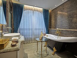 Peridot Grand Luxury Boutique Hotel