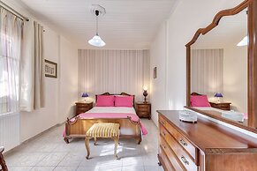Ina Apartment