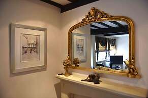 Luxury Cottage Near Windsor Castle
