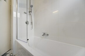 1 Bedroom Apartment With Balcony