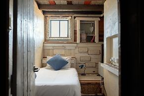 Bed in a Shed