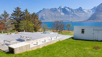Private Cozy House by the Fjord