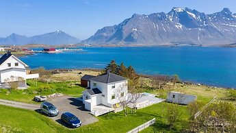 Private Cozy House by the Fjord