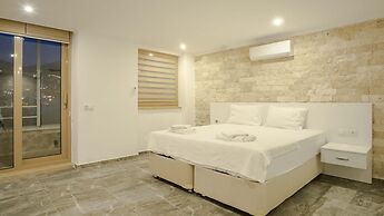 Villa Moonshine
