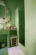 Riad Le J