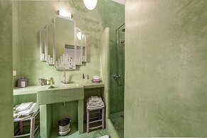 Riad Le J