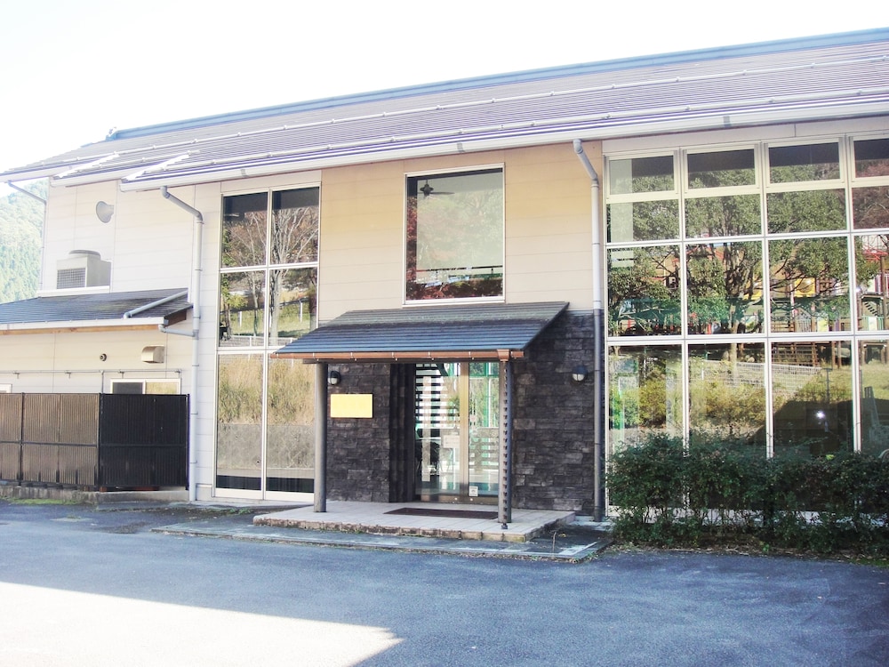 Riverside Hostel B&B – Hostel
