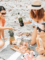 Igloo Beach Lodge