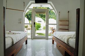 Igloo Beach Lodge