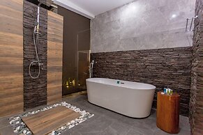 Maneh Villa