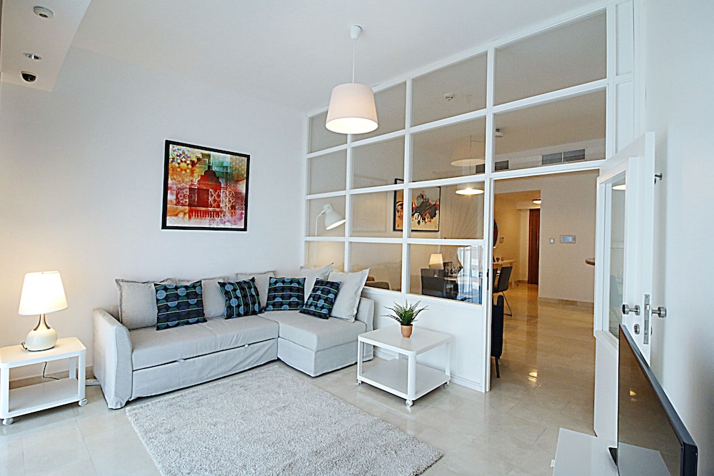 R&H Trident Grand Residences